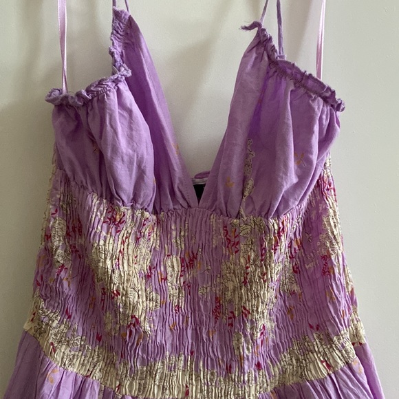 Sexy plunging neckline lilac coloured vacation dress in size M. - Picture 3 of 7